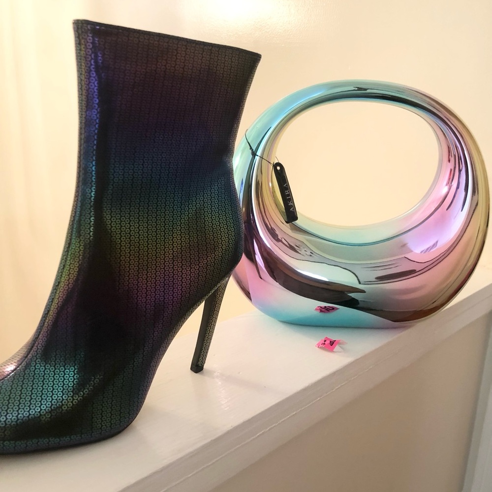 Fans New AKIRA Iridescent Boots with matching Purse